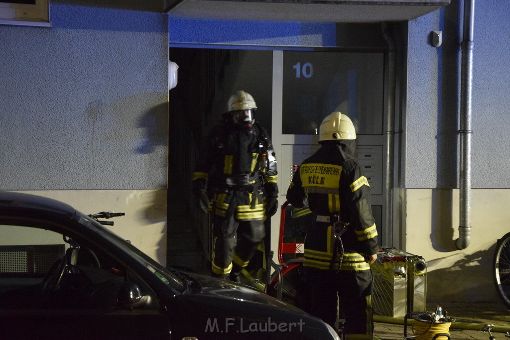 Feuer 2 Y Kellerbrand Koeln Ostheim Ruppinerstr P094.JPG - Miklos Laubert